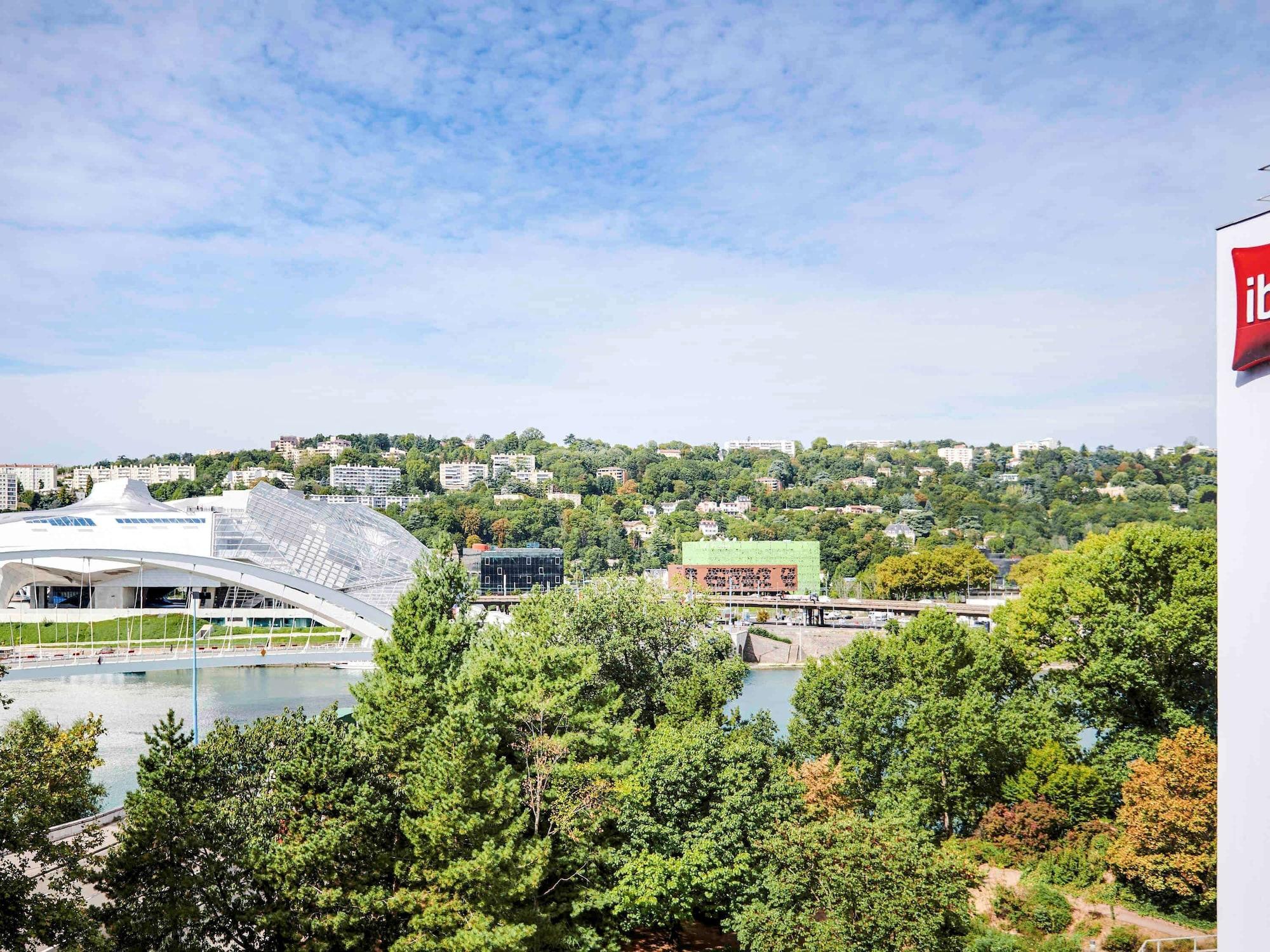 Ibis Lyon Gerland Musee Des Confluences Bagian luar foto